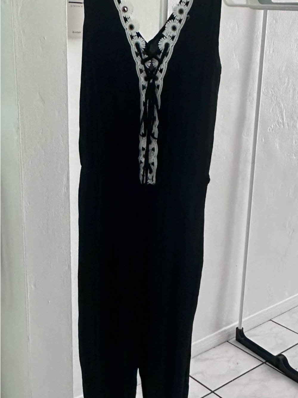 Black Sleeveless Junper with White Embroidered V-Neck